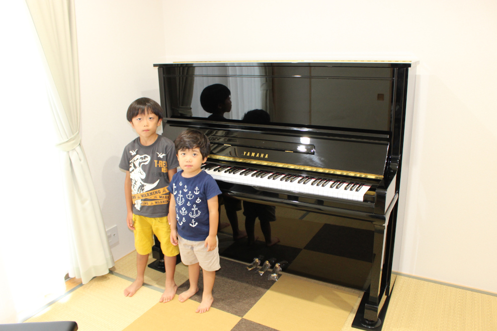 にこにこ納品 ヤマハ U30a ナイトーン付き ピアノのvoitech